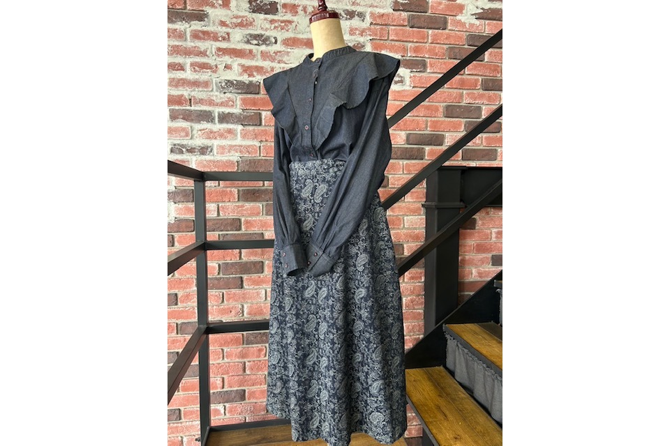 レディース フリルブラウス×4枚ハギスカートの画像