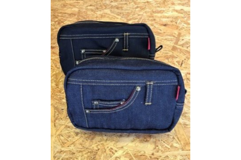 デニムポーチの画像